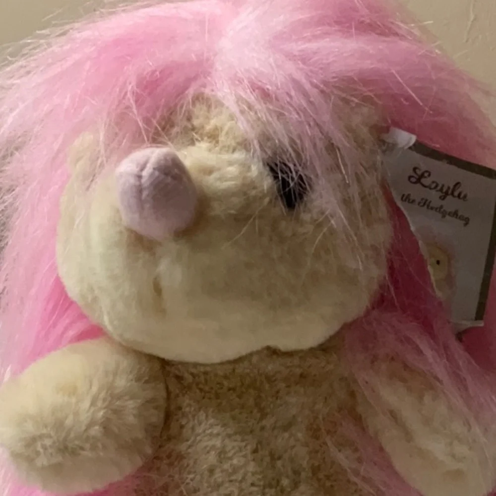 Layla the Hedgehog Plush Toy with Pink Hair 9/2022